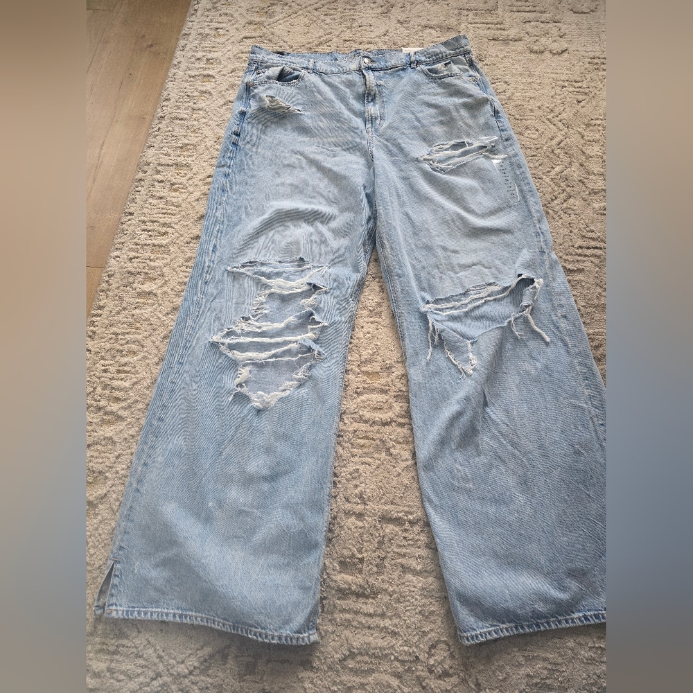NWT AE Dreamy Drape Distressed Light Jeans